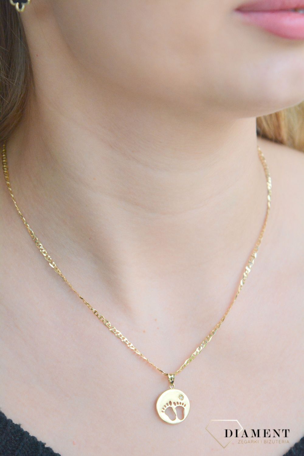 Złota zawieszka 585 Stópki dziecka do graweru dla Mamy ZA 7323.jpg